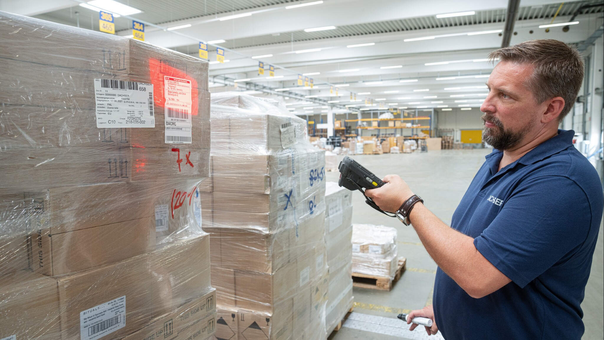 Čiarov&yacute; k&oacute;d zohr&aacute;va kľ&uacute;čov&uacute; &uacute;lohu pri identifik&aacute;cii tovaru a z&aacute;roveň pri určen&iacute; jeho polohy.
 